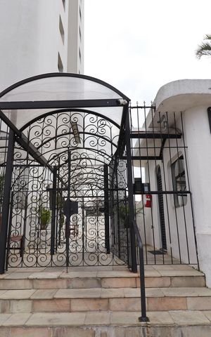 Apartamento para alugar com 130m², 3 quartos e 1 vagaFachada e portaria