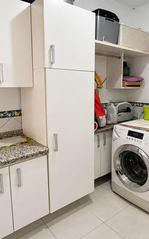 Casa para alugar com 361m², 5 quartos e 3 vagas Casa para alugar com 361m², 5 quartos e 3 vagasCozinha e Área de Serviço