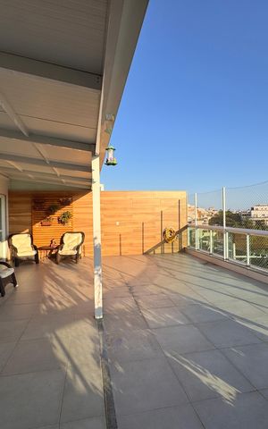 Apartamento à venda com 252m², 3 quartos e 4 vagas Apartamento à venda com 252m², 3 quartos e 4 vagasVaranda