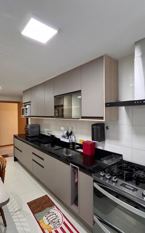 Apartamento à venda com 252m², 3 quartos e 4 vagas Apartamento à venda com 252m², 3 quartos e 4 vagasCozinha e Área de Serviço