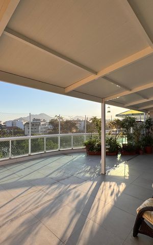 Apartamento à venda com 252m², 3 quartos e 4 vagas Apartamento à venda com 252m², 3 quartos e 4 vagasVaranda