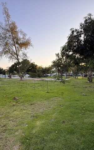 Apartamento à venda com 252m², 3 quartos e 4 vagas Apartamento à venda com 252m², 3 quartos e 4 vagasPraça em frente ao condomínio