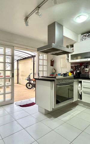 Casa à venda com 260m², 3 quartos e 2 vagas Casa à venda com 260m², 3 quartos e 2 vagasCozinha