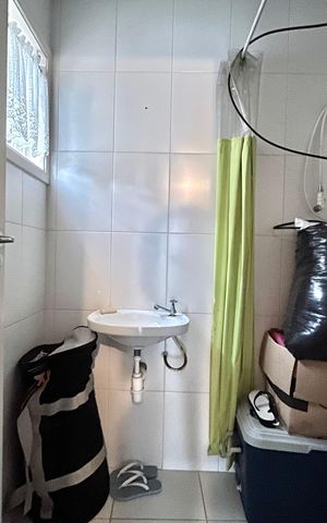 Casa à venda com 260m², 3 quartos e 2 vagas Casa à venda com 260m², 3 quartos e 2 vagasBanheiro de serviço