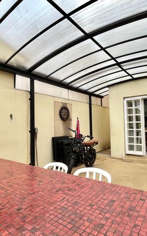 Casa à venda com 260m², 3 quartos e 2 vagas Casa à venda com 260m², 3 quartos e 2 vagasChurrasqueira