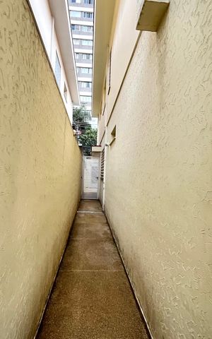 Casa à venda com 260m², 3 quartos e 2 vagas Casa à venda com 260m², 3 quartos e 2 vagasÁrea externa