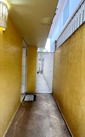 Casa à venda com 260m², 3 quartos e 2 vagas Casa à venda com 260m², 3 quartos e 2 vagasEntrada