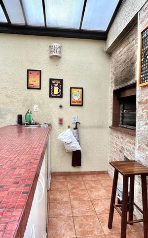 Casa à venda com 260m², 3 quartos e 2 vagas Casa à venda com 260m², 3 quartos e 2 vagasChurrasqueira