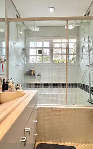 Casa à venda com 260m², 3 quartos e 2 vagas Casa à venda com 260m², 3 quartos e 2 vagasBanheiro da Suíte 1