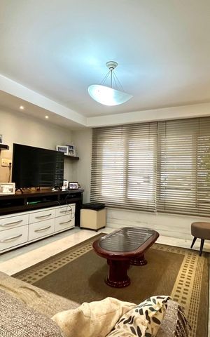 Casa à venda com 260m², 3 quartos e 2 vagas Casa à venda com 260m², 3 quartos e 2 vagasSala