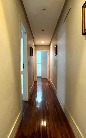 Casa à venda com 260m², 3 quartos e 2 vagas Casa à venda com 260m², 3 quartos e 2 vagasCorredor