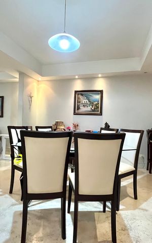 Casa à venda com 260m², 3 quartos e 2 vagas Casa à venda com 260m², 3 quartos e 2 vagasSala