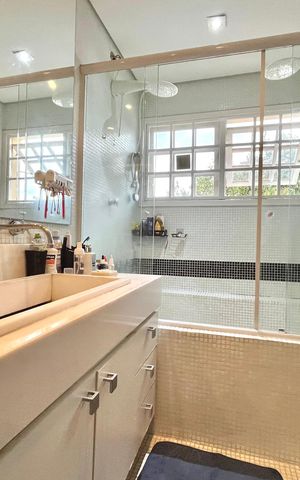 Casa à venda com 260m², 3 quartos e 2 vagas Casa à venda com 260m², 3 quartos e 2 vagasBanheiro da Suíte 1