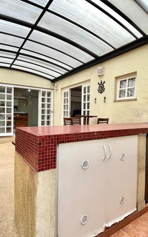 Casa à venda com 260m², 3 quartos e 2 vagas Casa à venda com 260m², 3 quartos e 2 vagasChurrasqueira