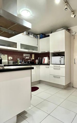 Casa à venda com 260m², 3 quartos e 2 vagas Casa à venda com 260m², 3 quartos e 2 vagasCozinha