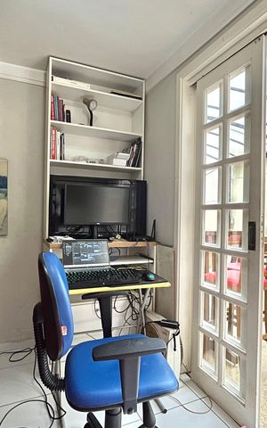 Casa à venda com 260m², 3 quartos e 2 vagas Casa à venda com 260m², 3 quartos e 2 vagasEscritório
