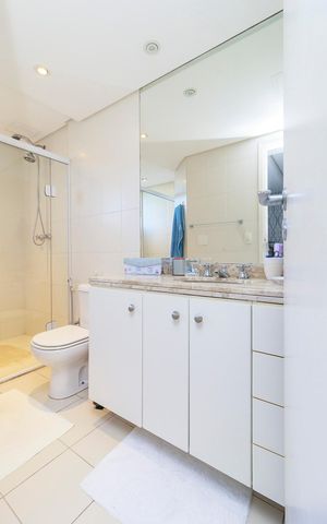 Apartamento à venda com 152m², 3 quartos e 3 vagas Apartamento à venda com 152m², 3 quartos e 3 vagasSuíte 1 - Banheiro