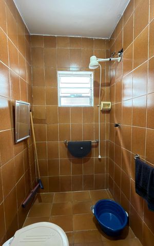 Casa à venda com 140m², 3 quartos e 2 vagasBanheiro Casa 1
