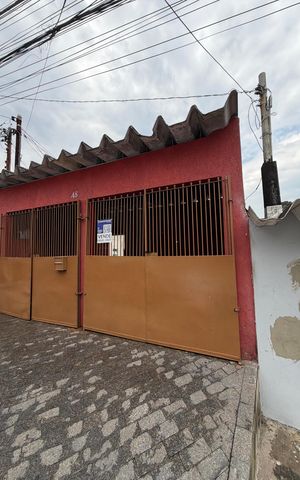 Casa à venda com 140m², 3 quartos e 2 vagasFachada