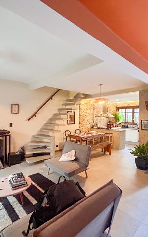 Casa à venda com 110m², 2 quartos e 2 vagas Casa à venda com 110m², 2 quartos e 2 vagasSal de estar - jantar
