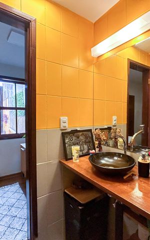 Casa à venda com 110m², 2 quartos e 2 vagas Casa à venda com 110m², 2 quartos e 2 vagasBanheiro social