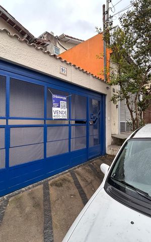 Casa à venda com 110m², 2 quartos e 2 vagas Casa à venda com 110m², 2 quartos e 2 vagasFachada