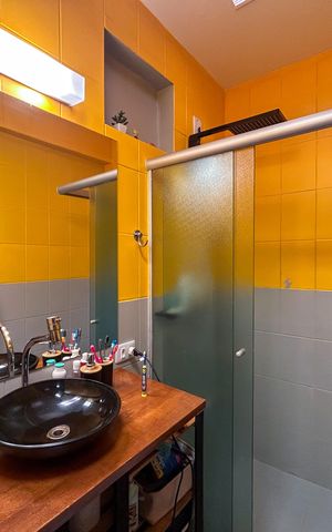 Casa à venda com 110m², 2 quartos e 2 vagas Casa à venda com 110m², 2 quartos e 2 vagasBanheiro social