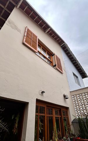 Casa à venda com 110m², 2 quartos e 2 vagas Casa à venda com 110m², 2 quartos e 2 vagasFachada interna