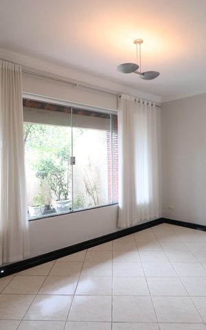 Casa para alugar com 330m², 4 quartos e 2 vagasSala