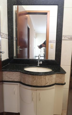 Casa para alugar com 330m², 4 quartos e 2 vagasLavabo