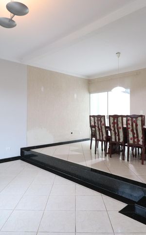 Casa para alugar com 330m², 4 quartos e 2 vagasSala