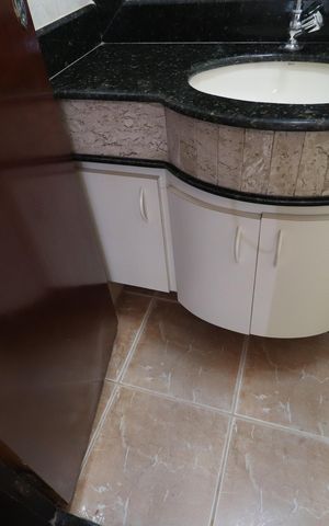 Casa para alugar com 330m², 4 quartos e 2 vagasLavabo
