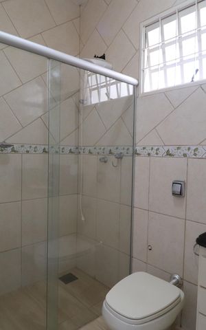 Casa para alugar com 330m², 4 quartos e 2 vagasBanheiro Social