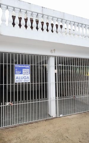Casa para alugar com 280m², 3 quartos e 2 vagasFachada