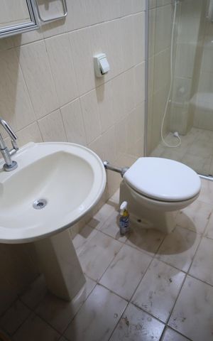 Casa para alugar com 280m², 3 quartos e 2 vagasBanheiro social