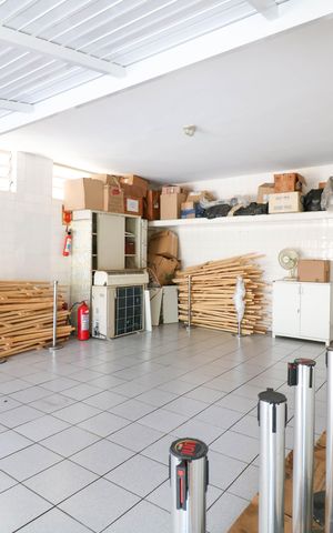 Casa à venda com 1200m², 4 quartos e 4 vagas Casa à venda com 1200m², 4 quartos e 4 vagasGaragem
