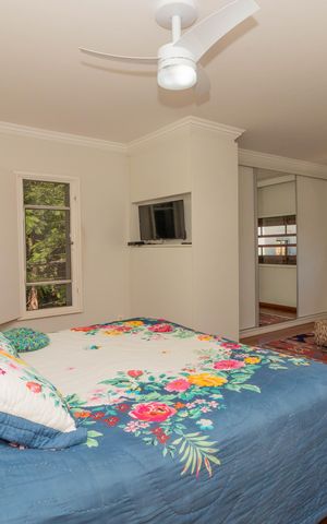 Casa à venda com 400m², 4 quartos e 3 vagas Casa à venda com 400m², 4 quartos e 3 vagasSuíte