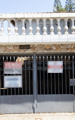 Casa para alugar com 367m², 4 quartos e 2 vagas Casa para alugar com 367m², 4 quartos e 2 vagasFachada
