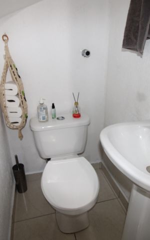 Casa à venda com 60m², 2 quartos e 1 vagaLavabo