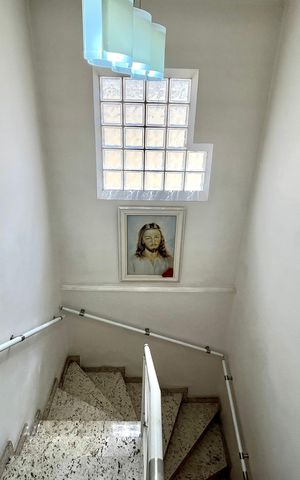 Casa para alugar com 189m², 3 quartos e 3 vagas Casa para alugar com 189m², 3 quartos e 3 vagasEscada
