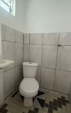 Casa para alugar com 29m², 1 quarto e sem vaga Casa para alugar com 29m², 1 quarto e sem vagaBanheiro