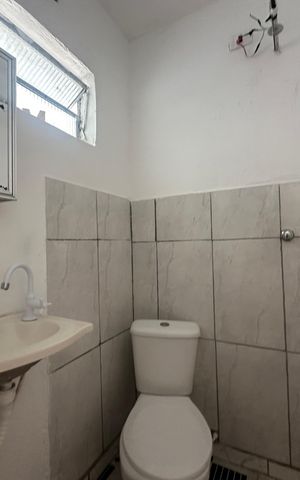 Casa para alugar com 29m², 1 quarto e sem vaga Casa para alugar com 29m², 1 quarto e sem vagaBanheiro