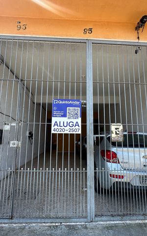 Casa para alugar com 29m², 1 quarto e sem vaga Casa para alugar com 29m², 1 quarto e sem vagaFachada