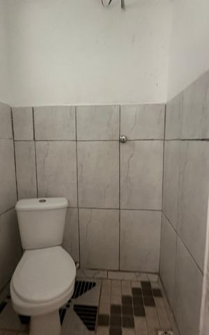 Casa para alugar com 29m², 1 quarto e sem vaga Casa para alugar com 29m², 1 quarto e sem vagaBanheiro