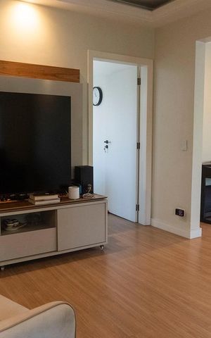 Apartamento à venda com 240m², 3 quartos e 4 vagas Apartamento à venda com 240m², 3 quartos e 4 vagasSala de TV