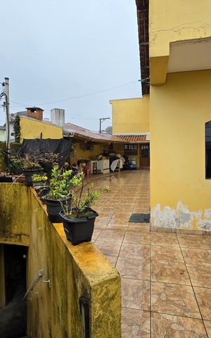 Casa à venda com 339m², 4 quartos e 7 vagas Casa à venda com 339m², 4 quartos e 7 vagasQuintal