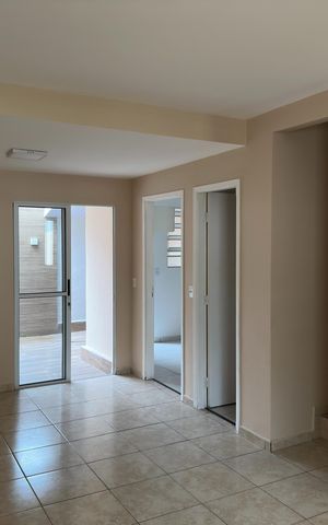 Casa de condomínio para alugar com 140m², 3 quartos e 2 vagas Casa de condomínio para alugar com 140m², 3 quartos e 2 vagasSala
