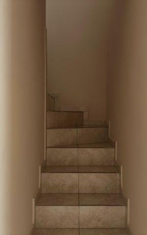 Casa de condomínio para alugar com 140m², 3 quartos e 2 vagas Casa de condomínio para alugar com 140m², 3 quartos e 2 vagasEscada
