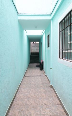 Casa para alugar com 120m², 3 quartos e 2 vagasCorredor externo