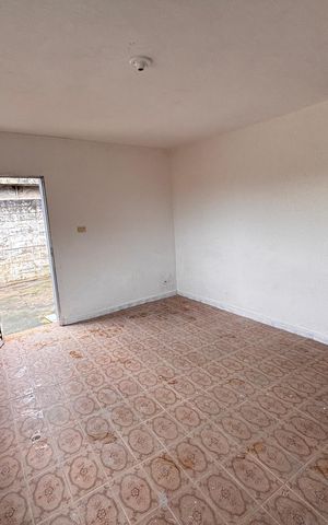 Casa para alugar com 50m², 1 quarto e 1 vaga Casa para alugar com 50m², 1 quarto e 1 vagaSala